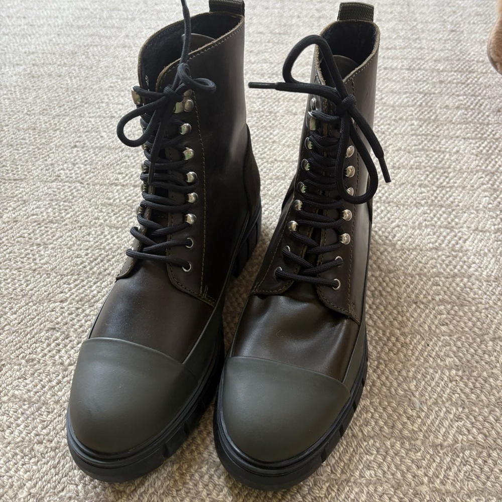 Show The Bear  Rebel Lace Up Boot in Khaki
